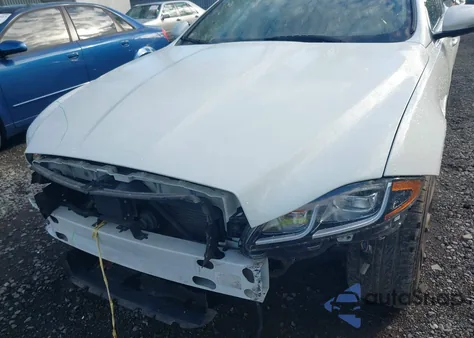 2017 Jaguar Xj z USA, uszkodzony, nr VIN SAJXJ1GD0H8W08934